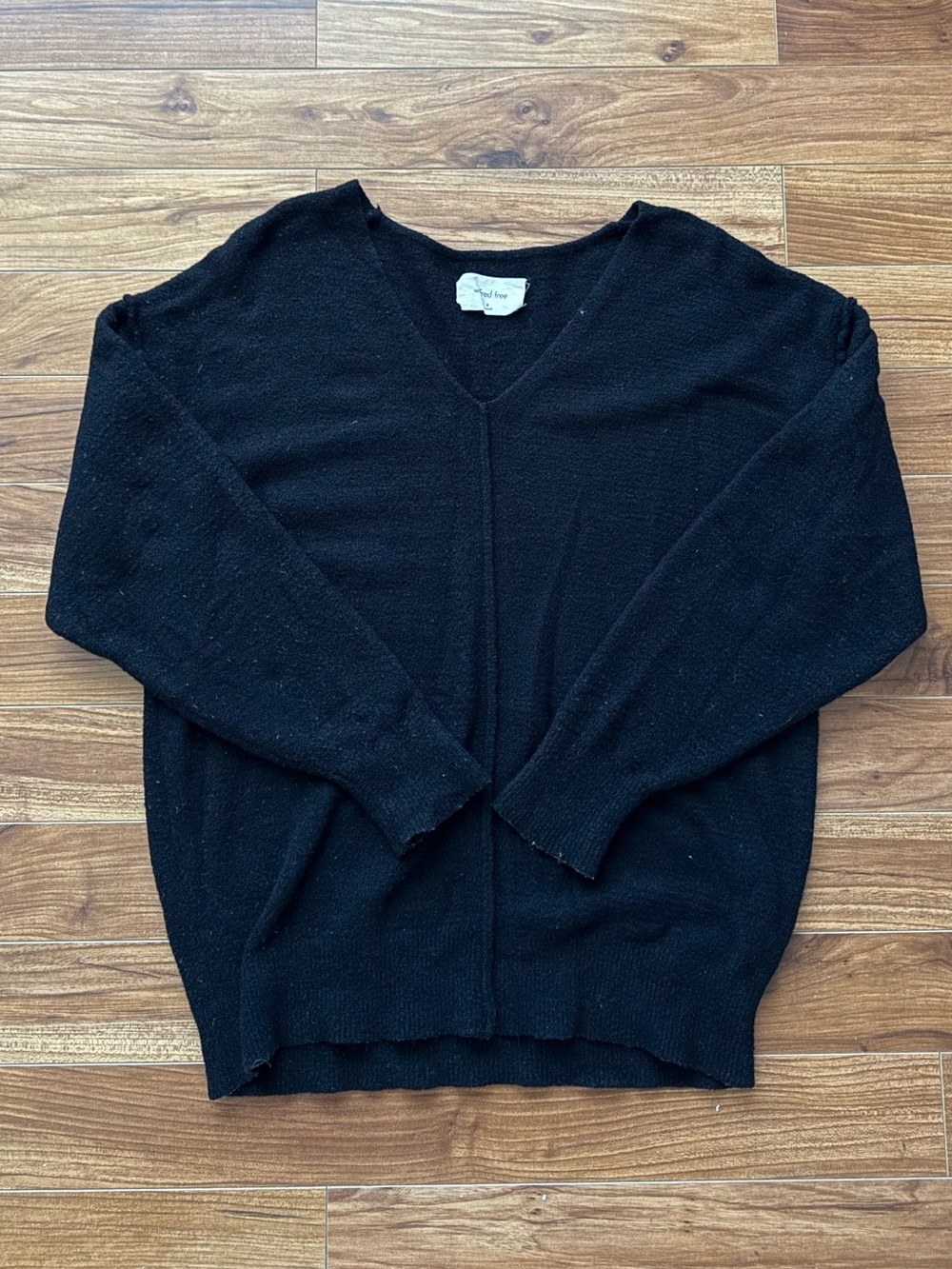 Aritzia Wilfred Free Hush Knit V-Neck Black Sweater Size M